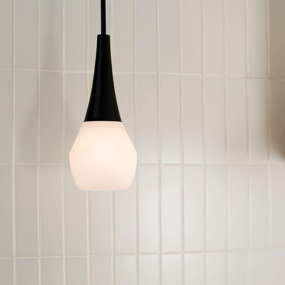 {"pim_id":"147_Kitchen_Deela_52529BK_Mid_Day_1B_1k","sku":"147_52529","media_type":"media"}