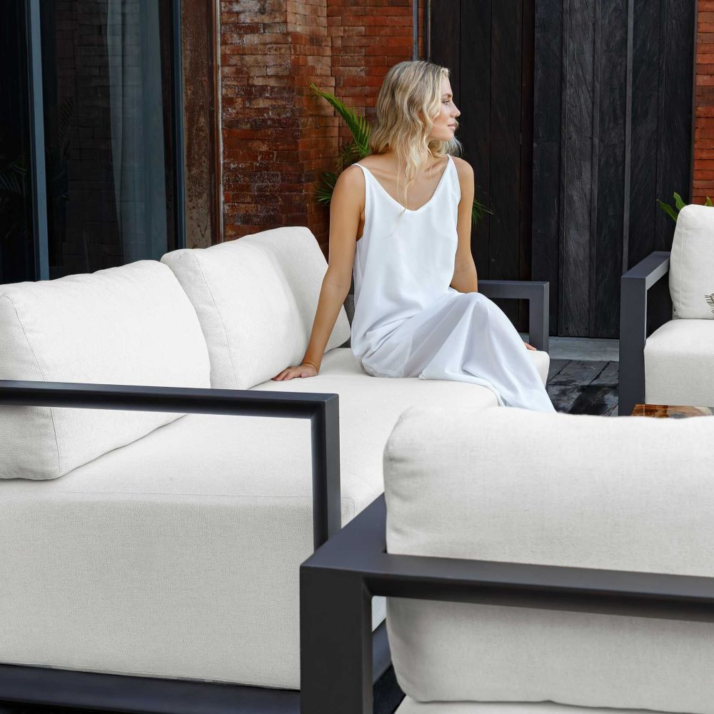 {"pim_id":"208_furn_8449_53134_a7_v1_1k","sku":"208_53134","media_type":"media"}