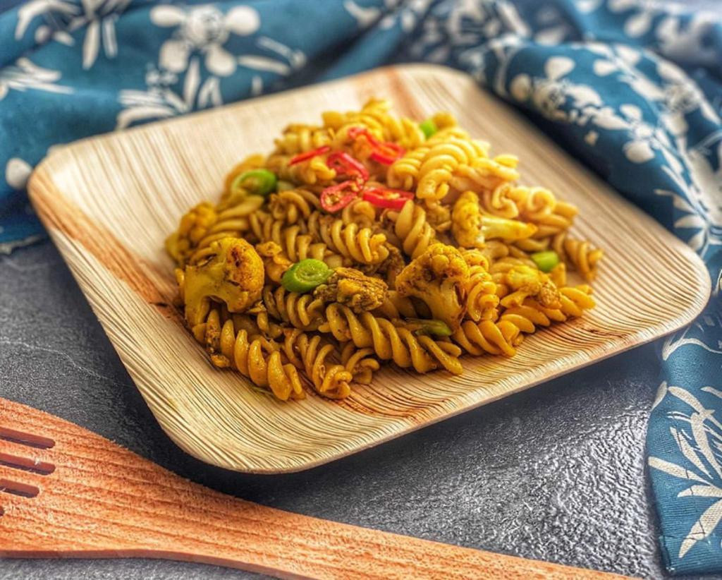 Medium Square Palm Plates 8