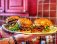 How to Serve Hot & Greasy Foods Using Compostable Tableware