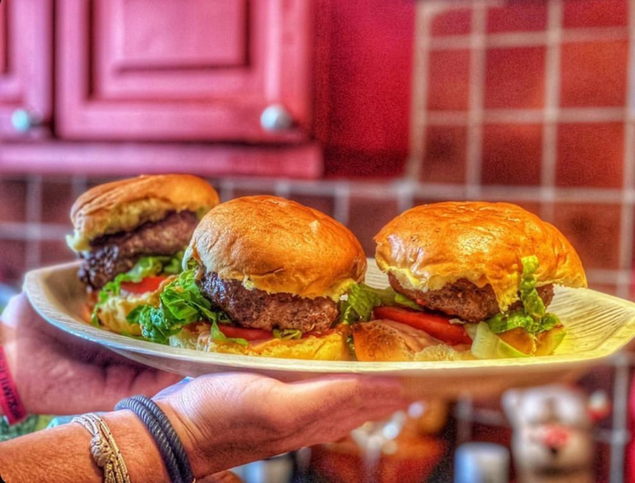 How to Serve Hot & Greasy Foods Using Compostable Tableware