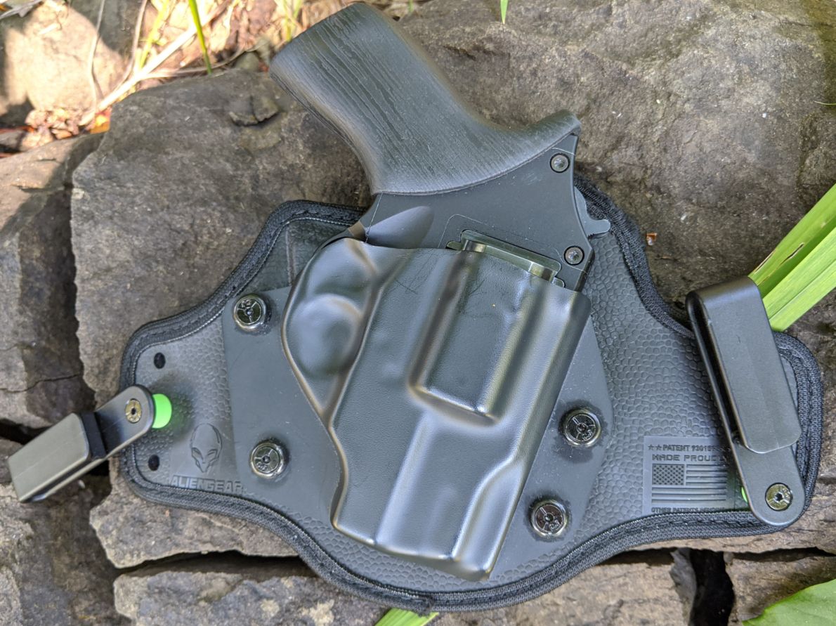 What sets apart Alien Gear Cloak Tuck 3.0 IWB Holster from its