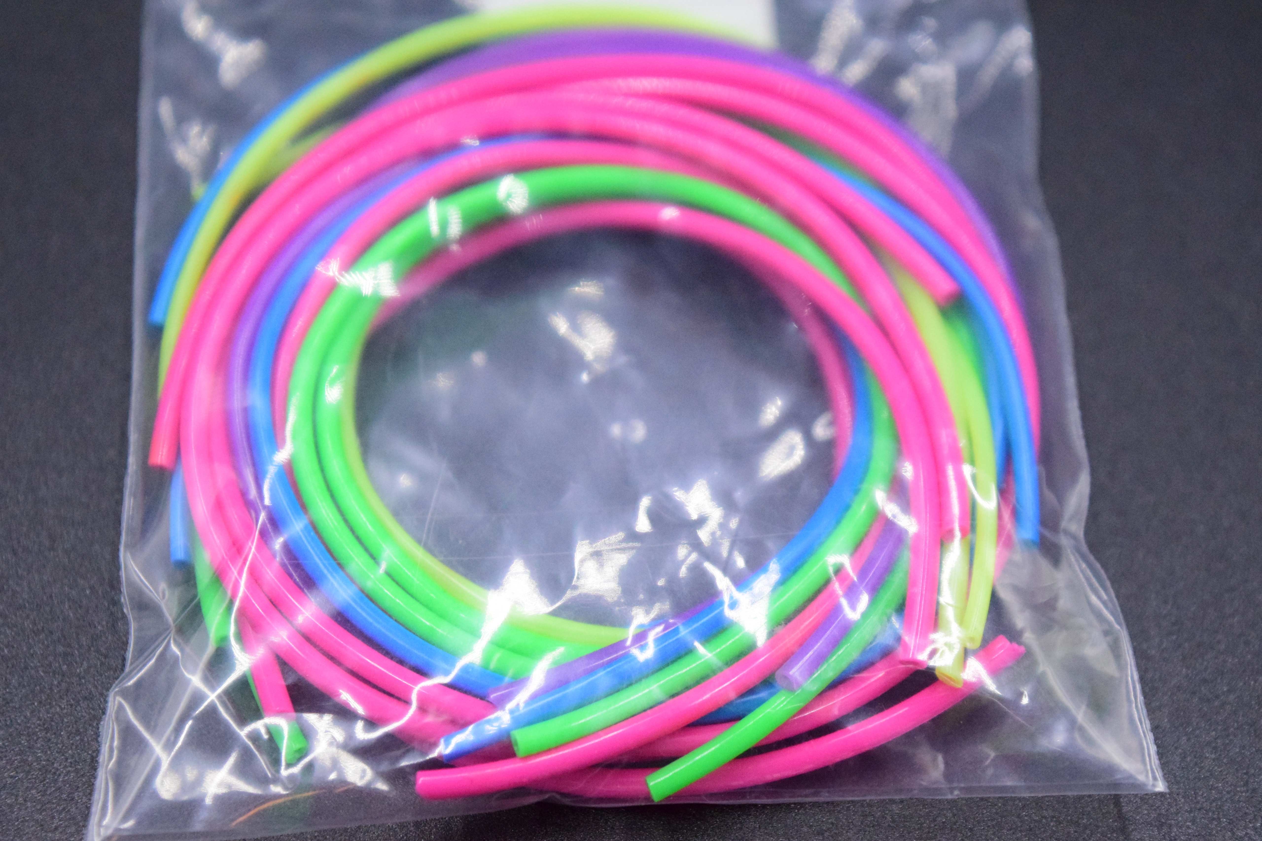 Bag of Plastic String (12-12) - Parrots N Stuff