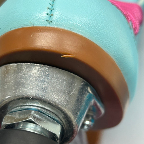  Beach Bunny Roller Skates Moxi Roller Skates- Blue Sky Size 5 (Damaged)