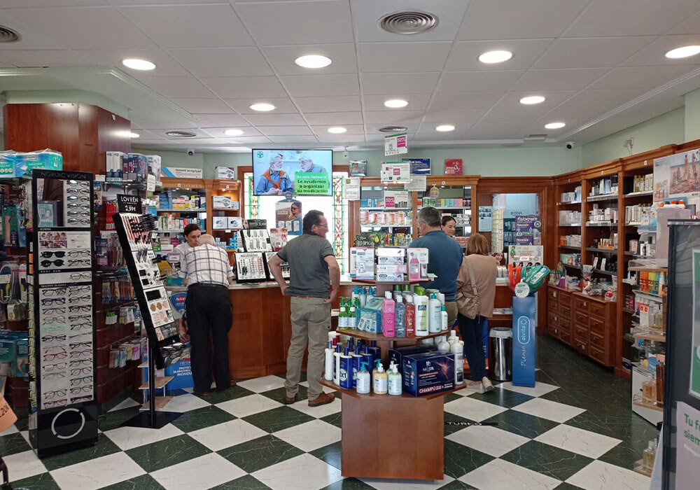 Interior de la Farmacia Ángel Berbé Gutiérrez, en La Palma del Condado, Huelva