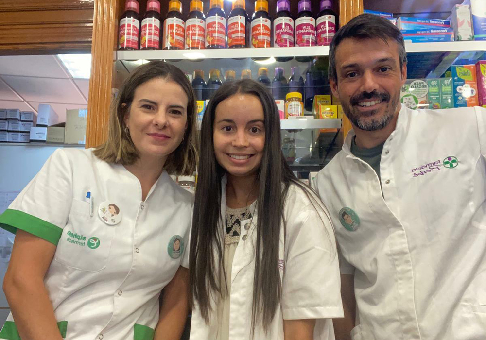 Equipo de la Farmacia Ángel Berbé Gutiérrez, en La Palma del Condado, Huelva