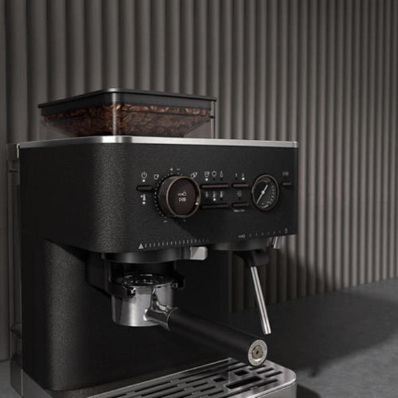 KitchenAid.ca Exclusive Colour - Semi Automatic Espresso Machine with Burr Grinder KES6551BK