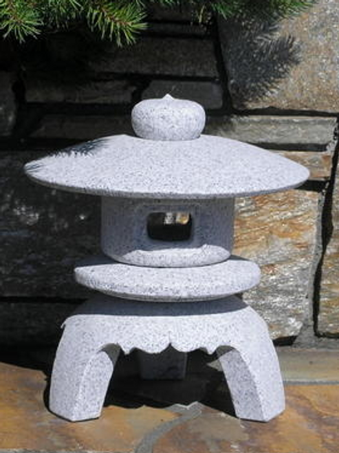 Toro (Lantern): Traditional Yukimi Lantern, 24-inches