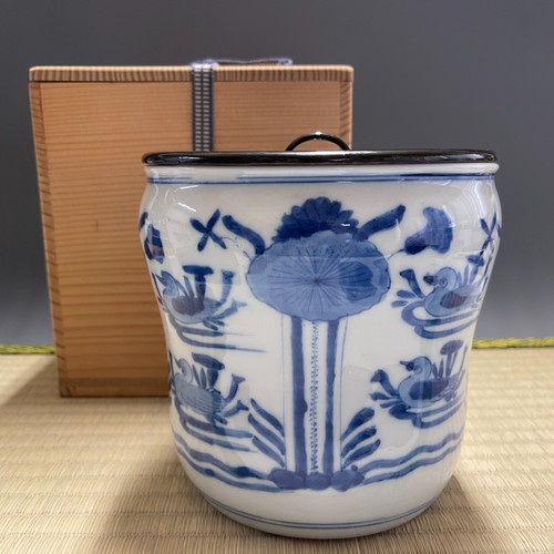 Mizusashi:  Sometsuke with Lacquered Lid and Kiribako