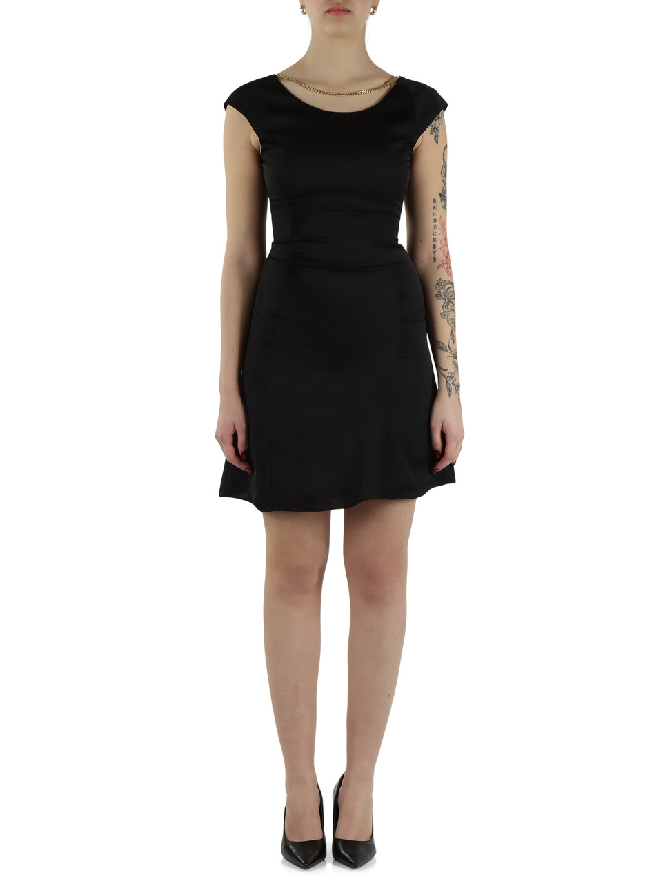 NERO | Abito in envers satin con catena logo rimovibile