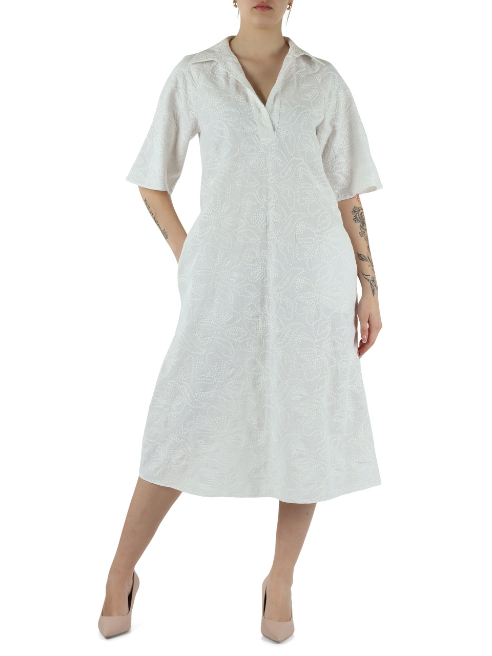 WEISS | FOLK Midikleid aus bestickter Baumwolle und Leinen