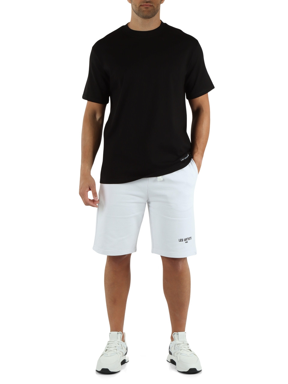 NERO | T-shirt in cotone con patch logo in fondo