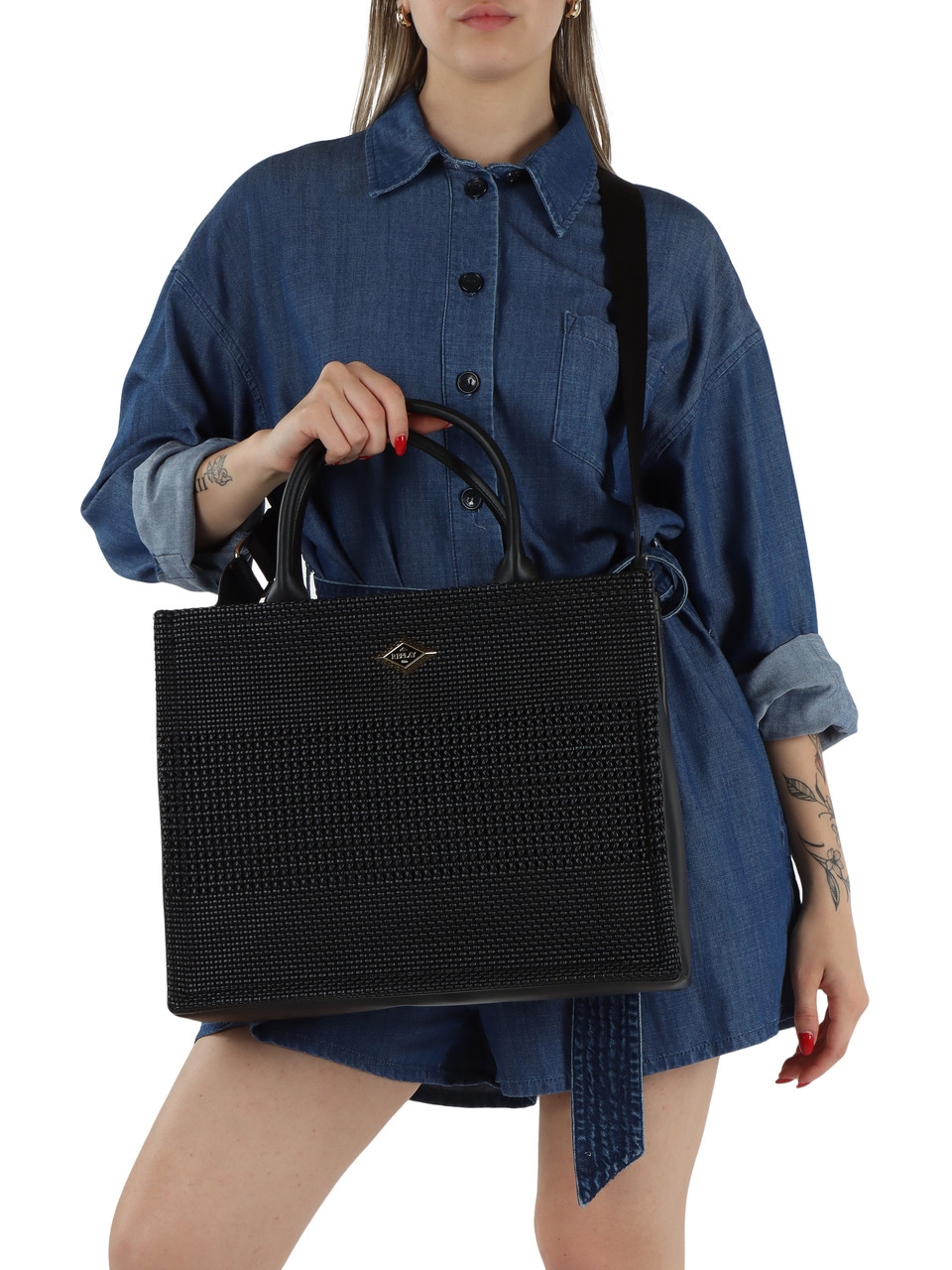 SCHWARZ | Shopper-Tasche aus geflochtenem Kunstleder mit Logo-Plakette