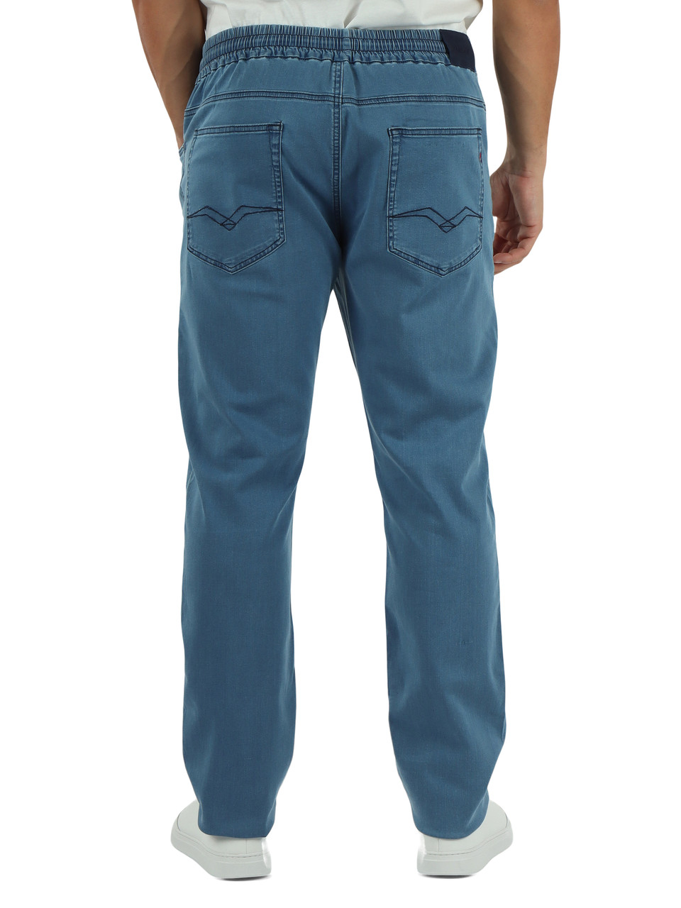 BLAU | Slim Tapered Fit Hose aus Touch Light Denim