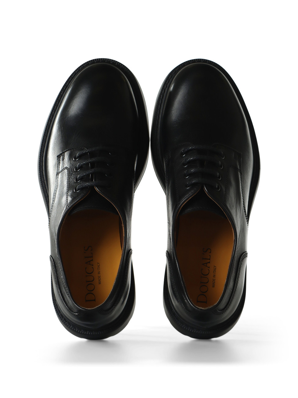 NERO | Stringata in pelle dal design casual