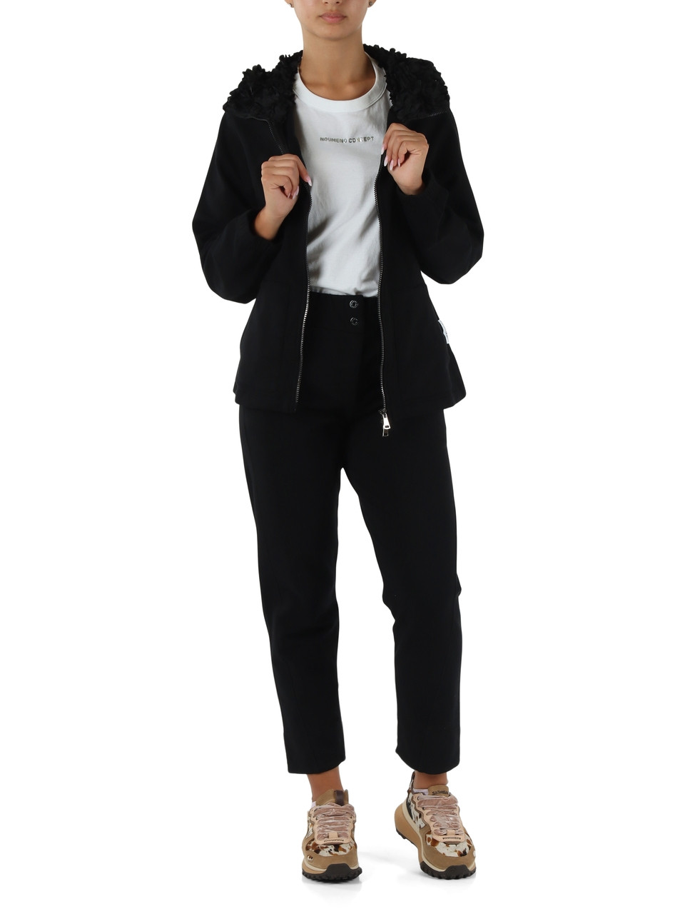 NERO | Felpa in cotone con zip e cappuccio decorato