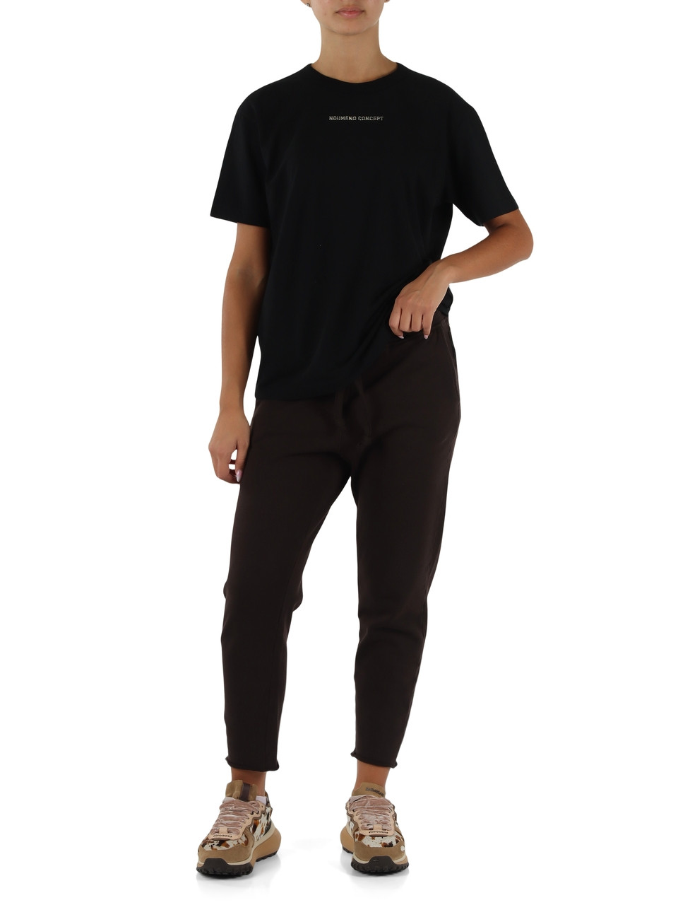NERO | T-shirt in cotone con scritta logo a rilievo