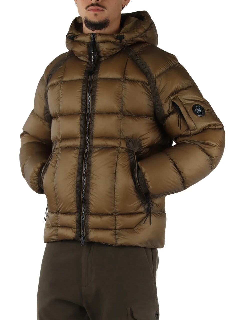 MARRONE | Piumino regular fit trapuntato con cappuccio