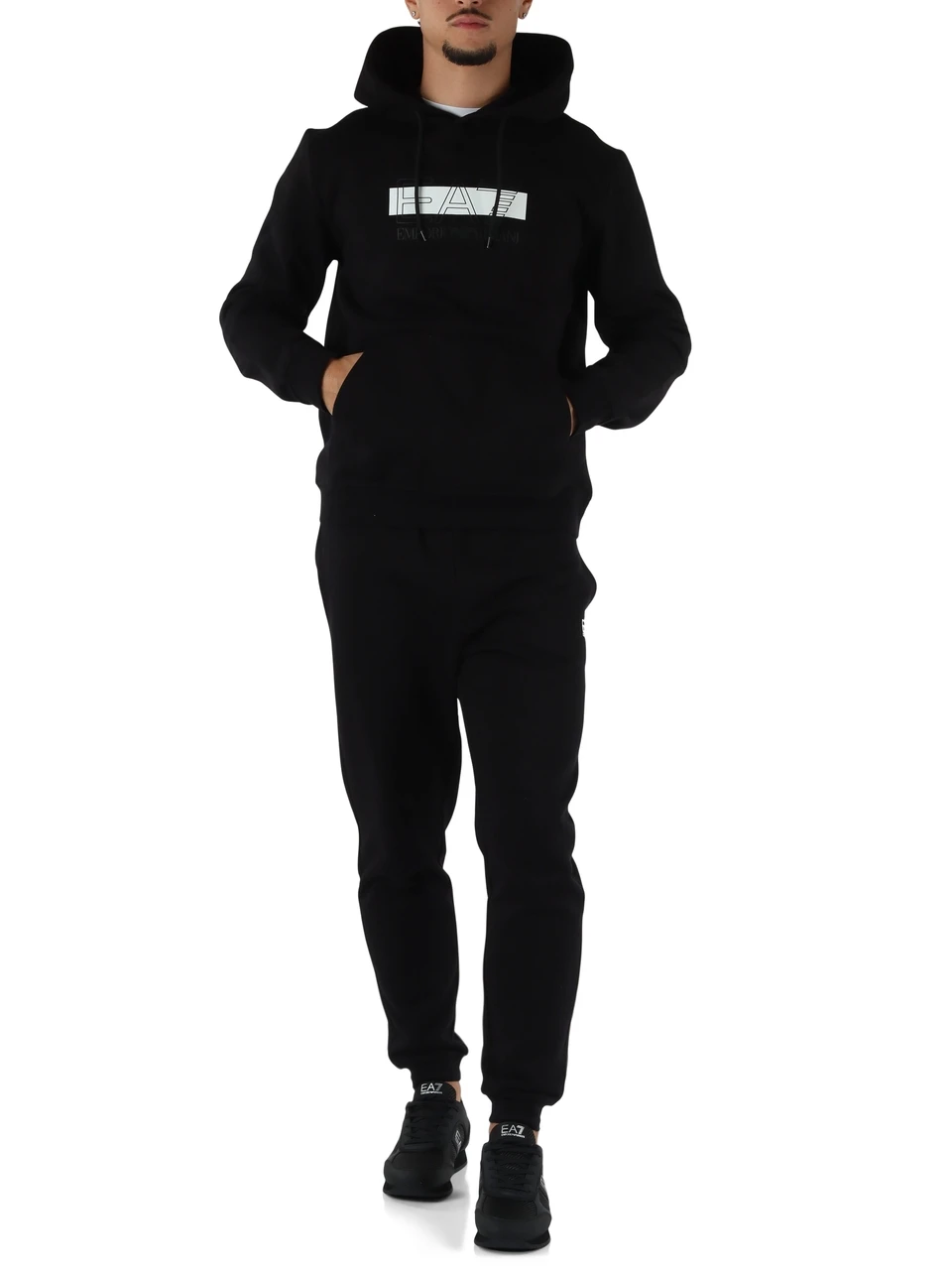 NERO | Felpa regular fit con cappuccio in misto cotone