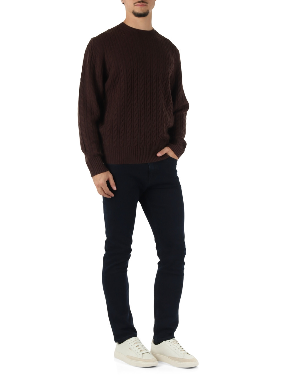 MARRONE | Maglia girocollo a trecce in lana vergine e cashmere