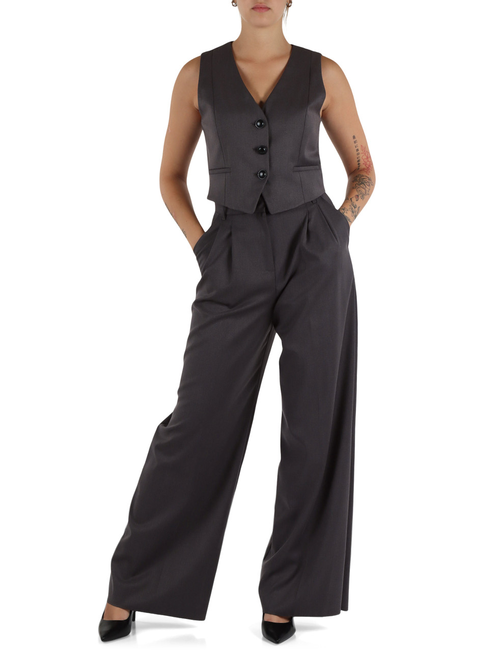 GRIGIO | Il completo NAIA comprende gilet cropped e pantaloni gamba larga