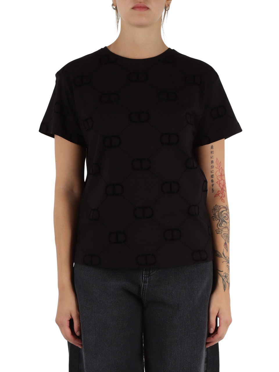 NERO | T-shirt in cotone con stampa logo all over