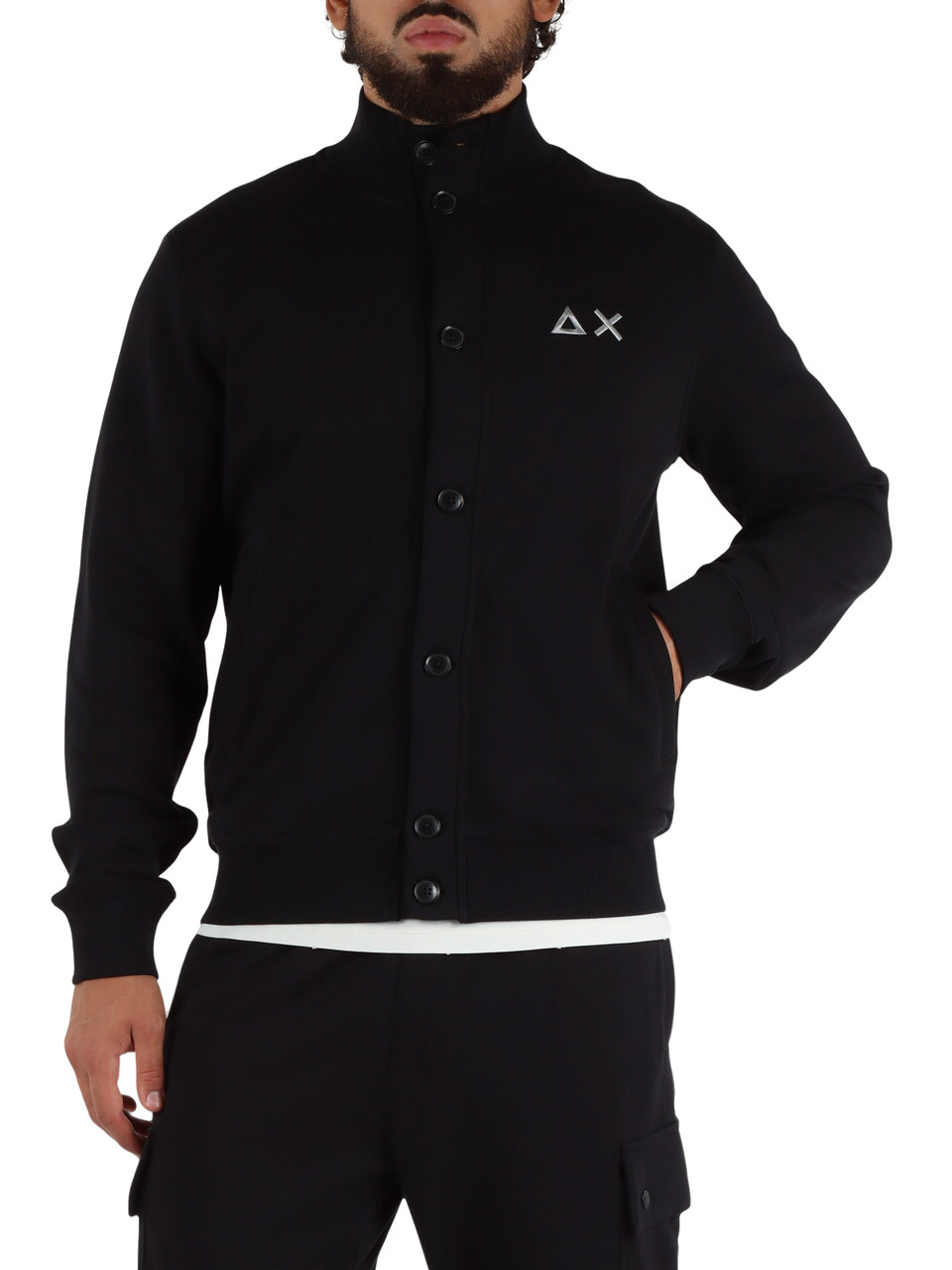 NERO | Cardigan sportivo felpato con ricamo logo frontale