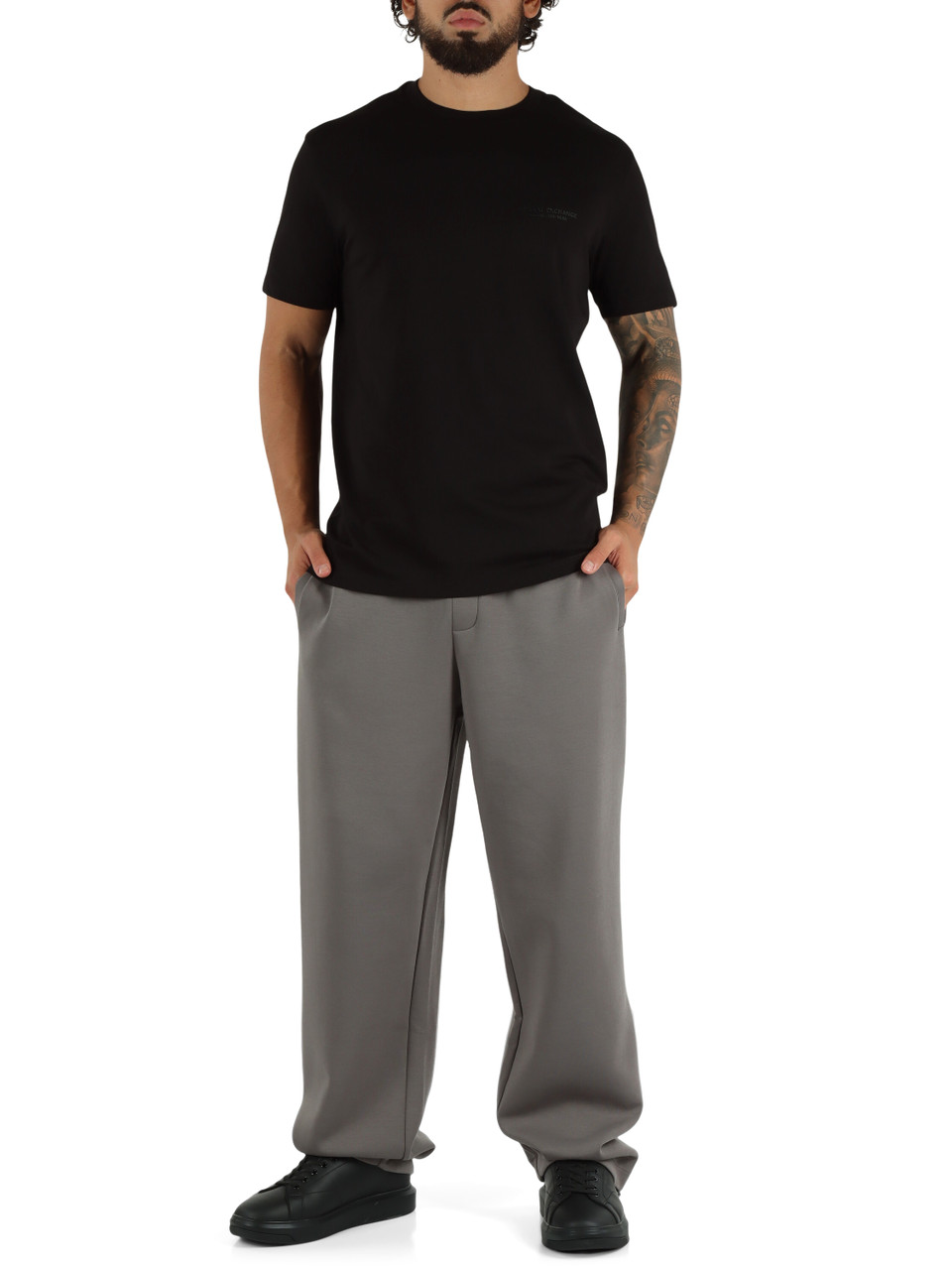 NERO | T-shirt in cotone regular fit con scritta logo frontale