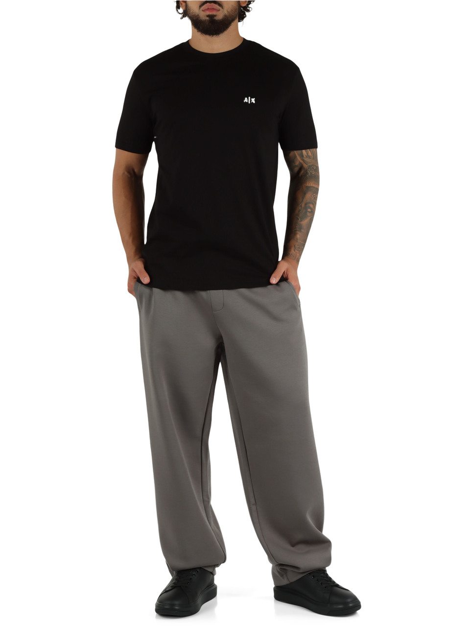 NERO | T-shirt in cotone regular fit con ricamo logo