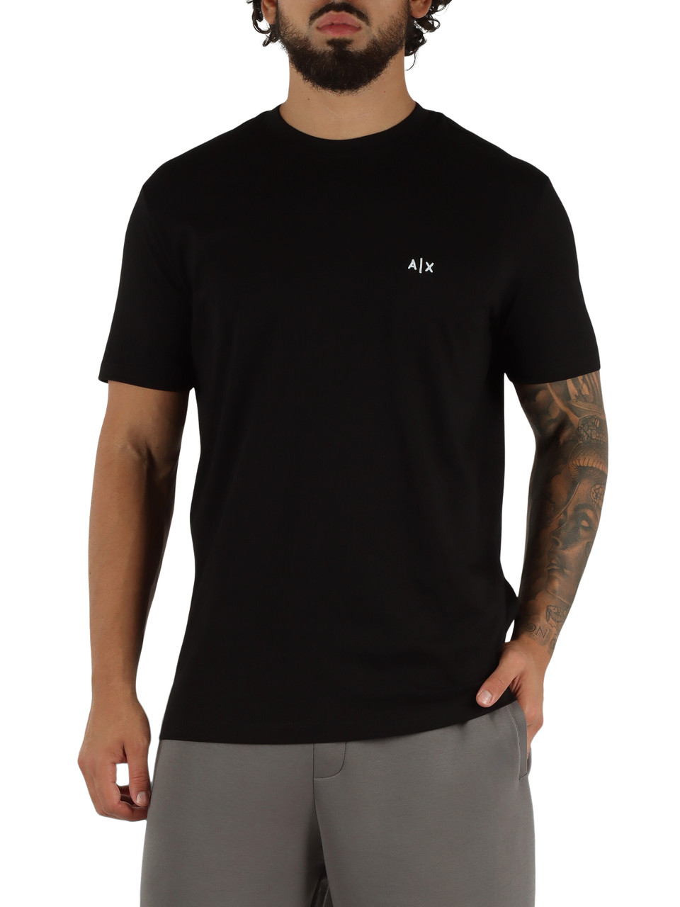 NERO | T-shirt in cotone regular fit con ricamo logo