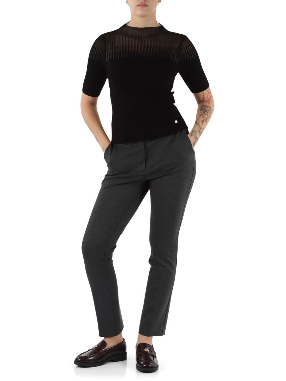 NERO | Maglia a costine in misto viscosa