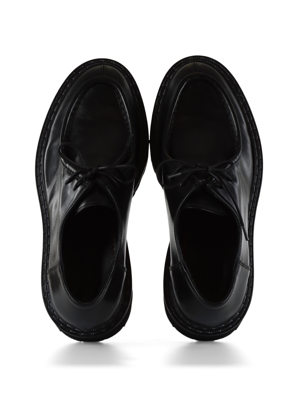 NERO | Stringata in pelle