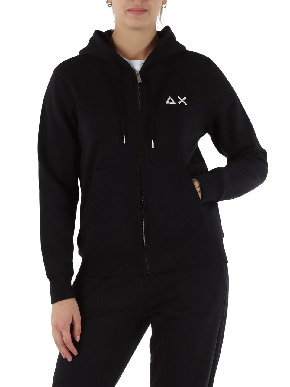 NERO | Felpa con cappuccio e ricamo logo