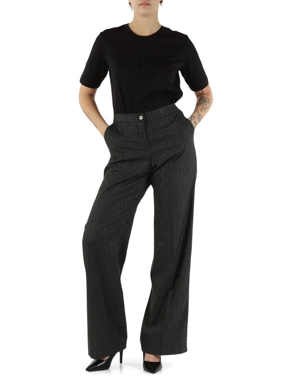 NERO | T-shirt boxy fit in cotone con ricamo logo frontale NERO | T-shirt boxy fit in cotone con ricamo logo frontale