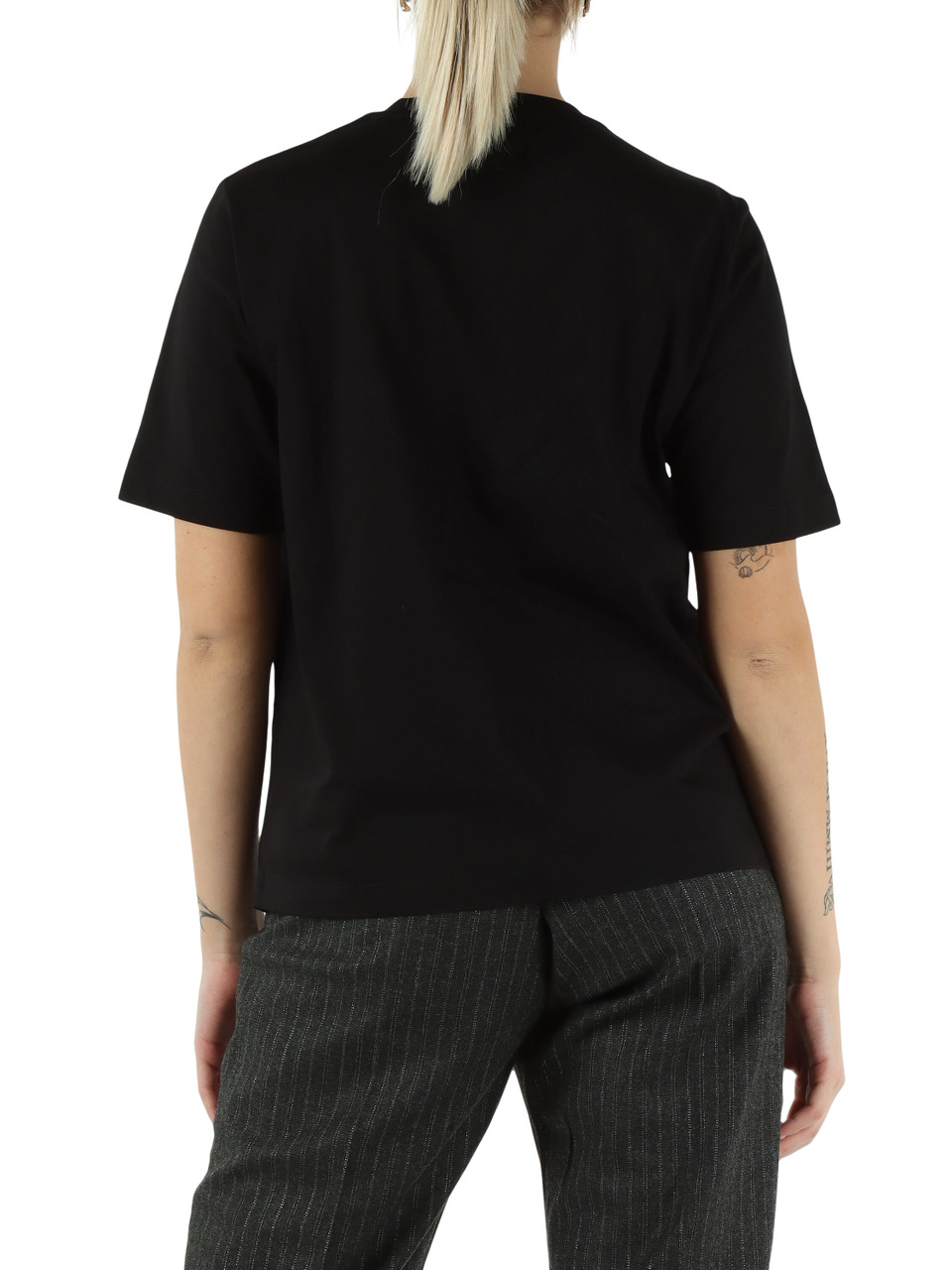 NERO | T-shirt boxy fit in cotone con ricamo logo frontale NERO | T-shirt boxy fit in cotone con ricamo logo frontale