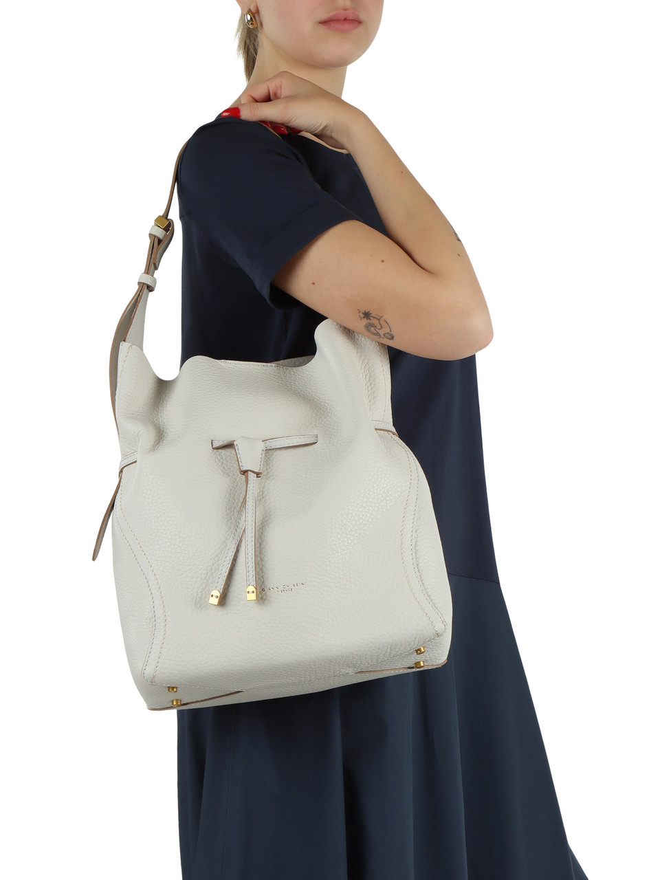 SAHNE | SIENNA Große Tasche aus genarbtem Leder
