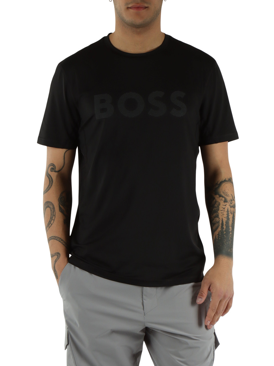 NERO | T-shirt slim fit in tessuto tecnico con scritta logo