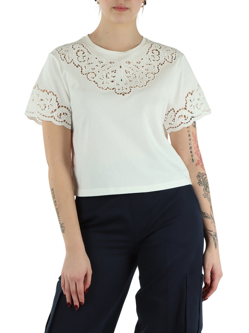 BIANCO | T-shirt cropped in cotone con ricami a intarsio