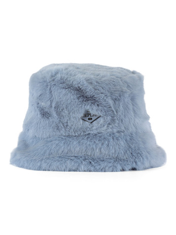 CELESTE | Cappello bucket in ecopelliccia con placca logo