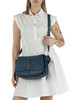 BLAU | MAVERY Large Schultertasche aus genarbtem Leder
