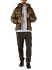 MARRONE | Piumino regular fit trapuntato con cappuccio