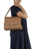Tonfarbe | CECILE Medium Schultertasche aus genarbtem Leder