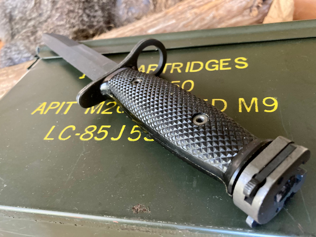  U.S. M7 Bayonet  Vietnam-era (circa 1964) combat knife ~ Vintage