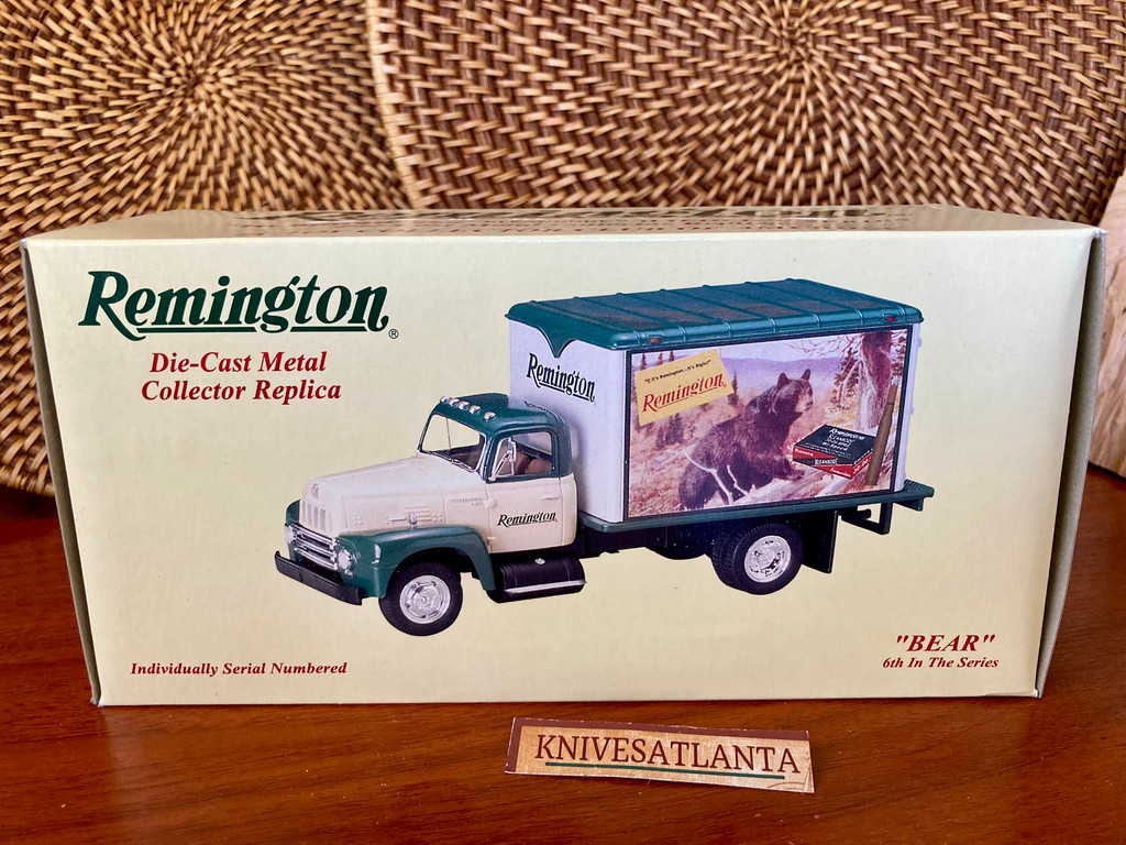 Remington Die-cast  1957 International dry goods van "Bear" (10-1574) ~ Vintage 1995