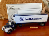 Smith & Wesson 1960 Model B-61 Mack Truck Die cast (18-1219) ~ Vintage 1993