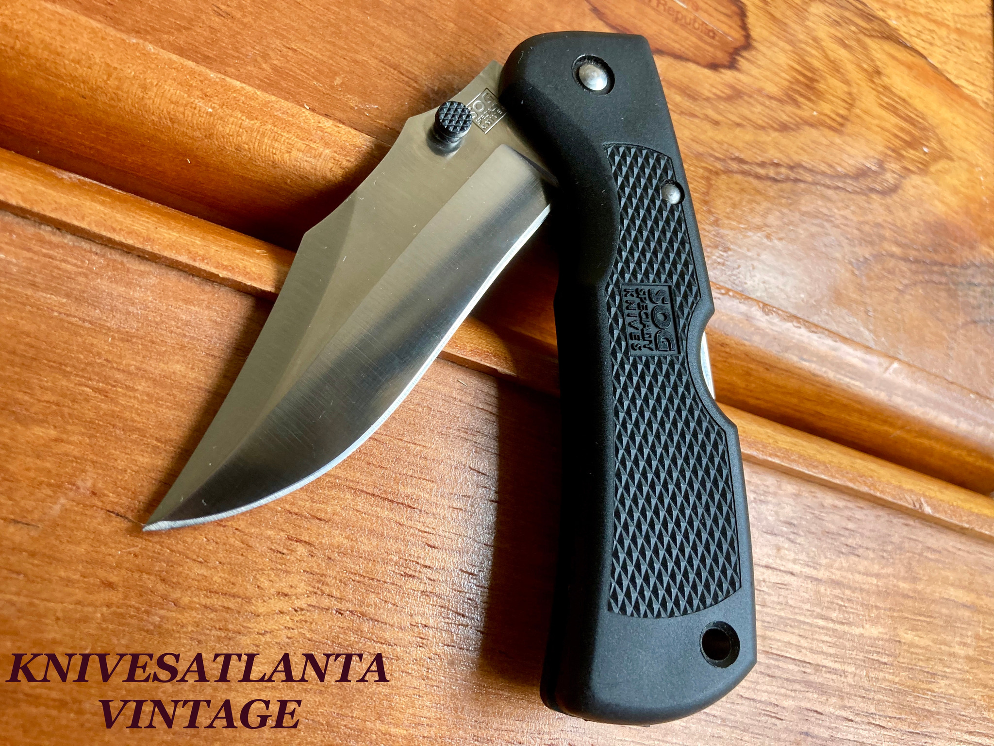 SOG Specialty Knives ~ Seki Japan ~ Black Magnadot Lockback Knife