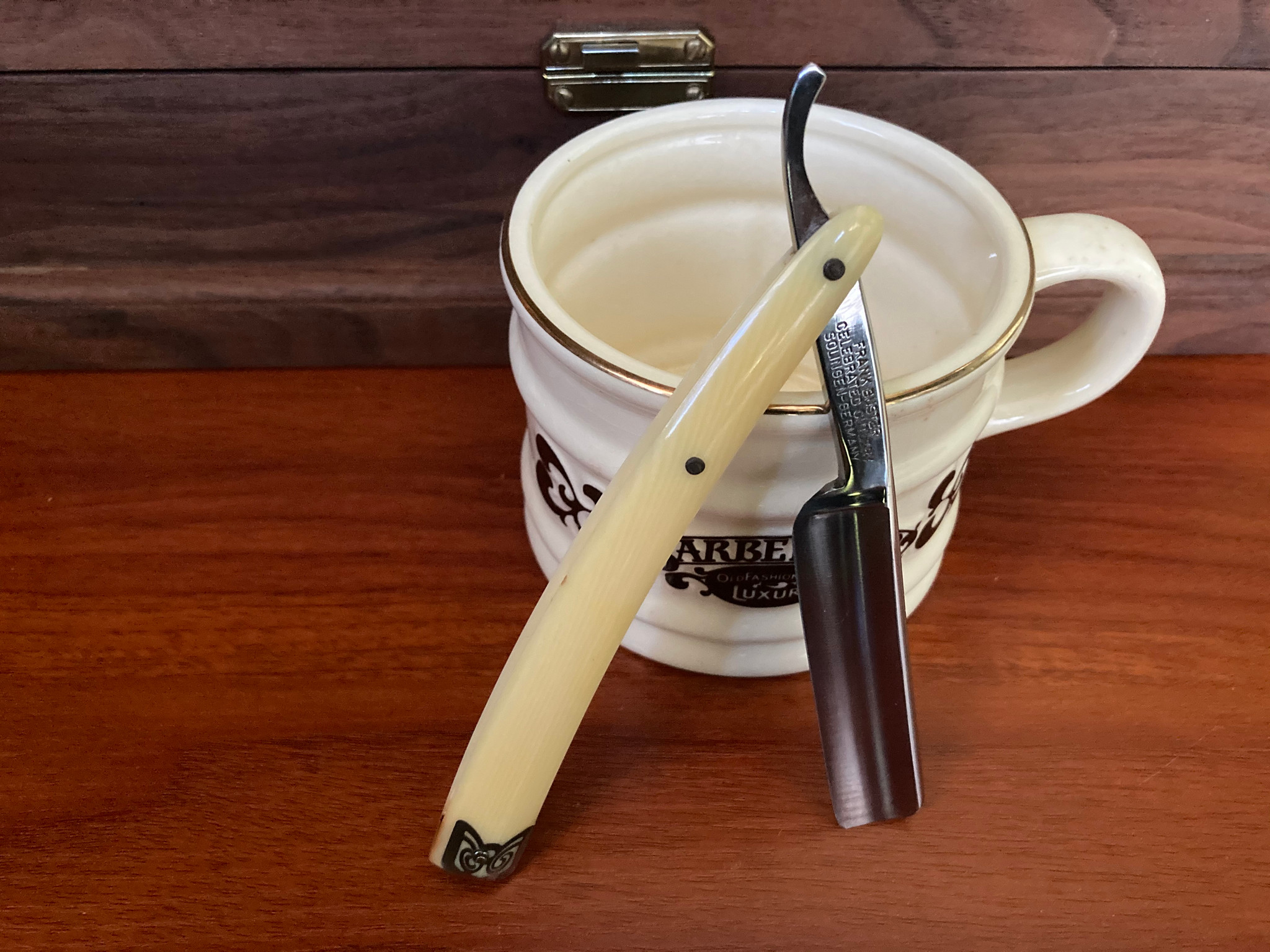 Fight'n Rooster straight razor ~ Wednesday