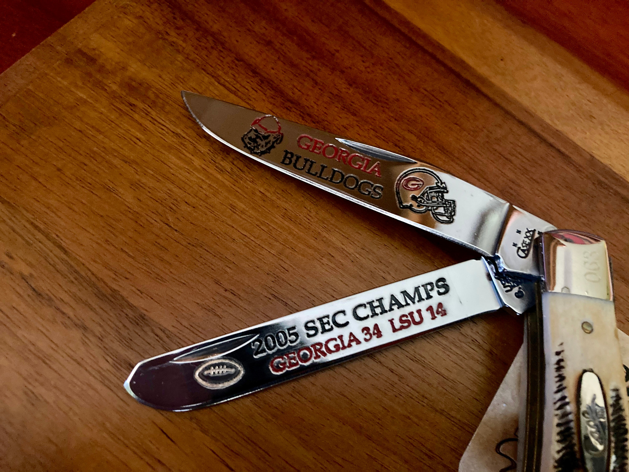 Case XX Bone Stag Trapper ~ Georgia Bulldogs ~ 2005 SEC Conference