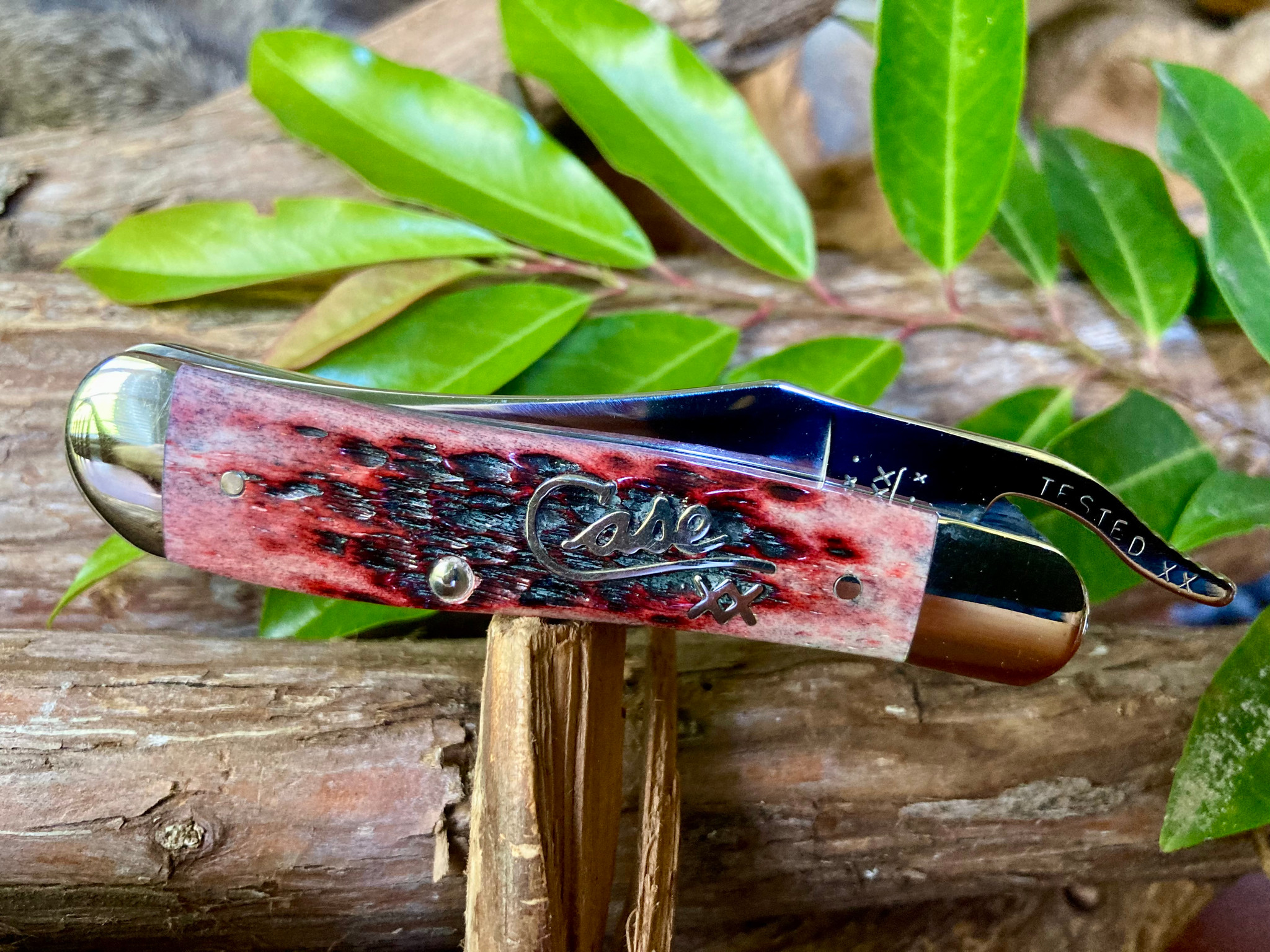 Case XX 2001 61953L Russlock Cranberry Bone ~ Silver Script shield