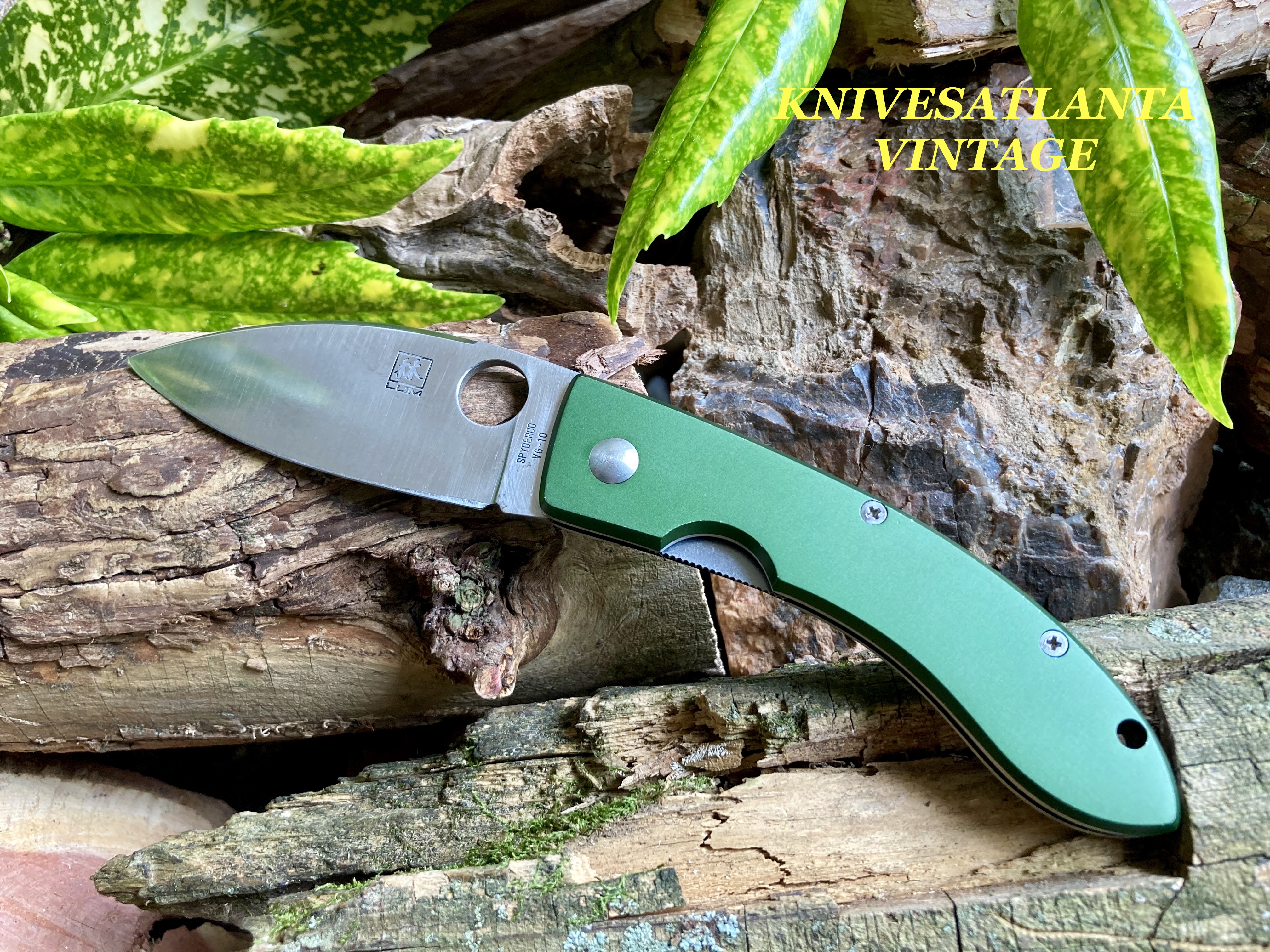 Spyderco Bob Lum Chinese Satin VG10 Steel Blade, Foliage Green